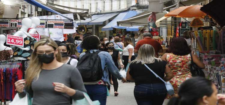 SAÚDE: Brasil bate recorde de casos diários de covid-19 com 204,8 mil