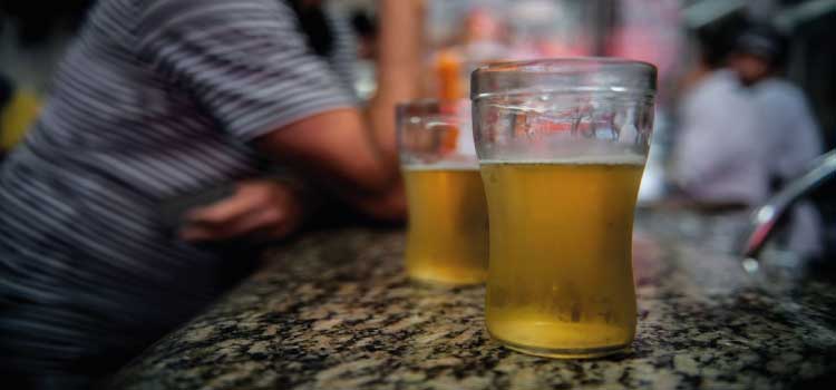 SAÚDE: Dia de Combate ao Alcoolismo médicos: alertam sobre danos à saúde