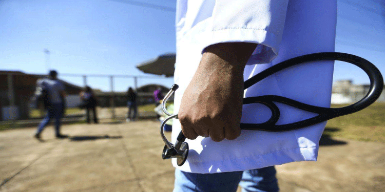 SAÚDE: Governo anuncia contratações do programa Médicos Pelo Brasil.