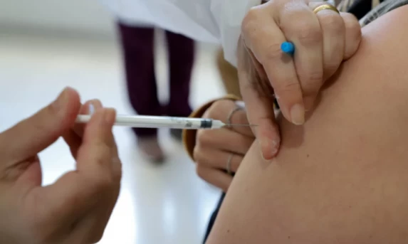 Saúde Pública: Mais de 2,6 Milhões de Paranaenses Já se Vacinaram Contra a Gripe; Campanha Segue Aberta para Toda a População