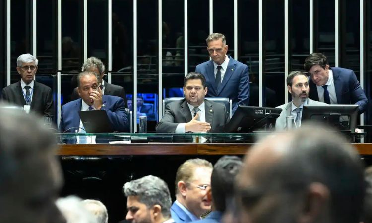 Senado aprova projeto que reduz penas para condenados pelos atos de 8 de janeiro