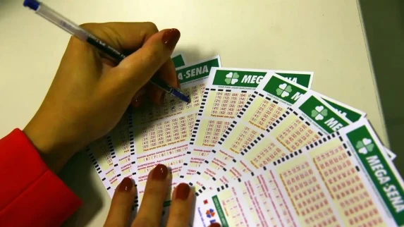 SORTE LANÇADA: MEGA DA VIRADA 2025 PODE PAGAR R$ 1 BILHÃO NESTA QUARTA-FEIRA
