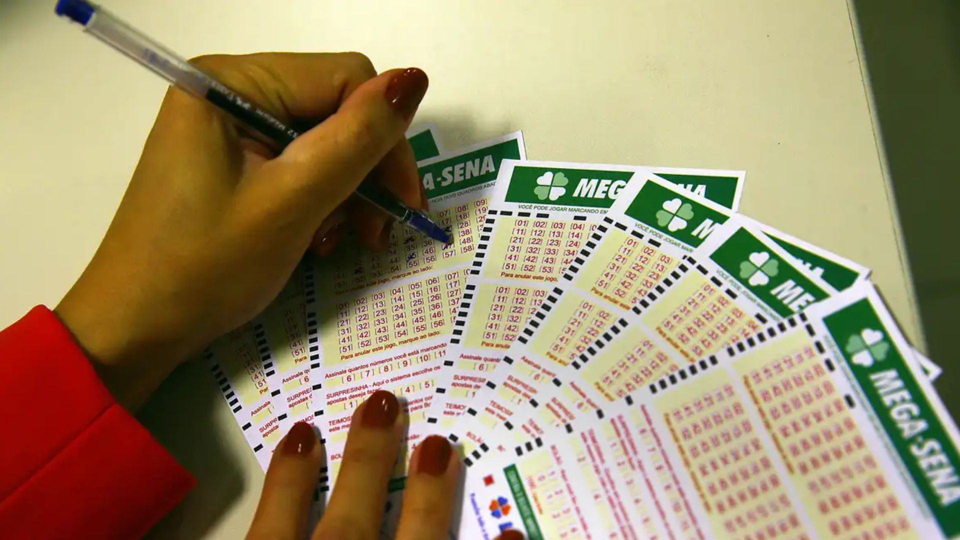 SORTE LANÇADA: MEGA DA VIRADA 2025 PODE PAGAR R$ 1 BILHÃO NESTA QUARTA-FEIRA