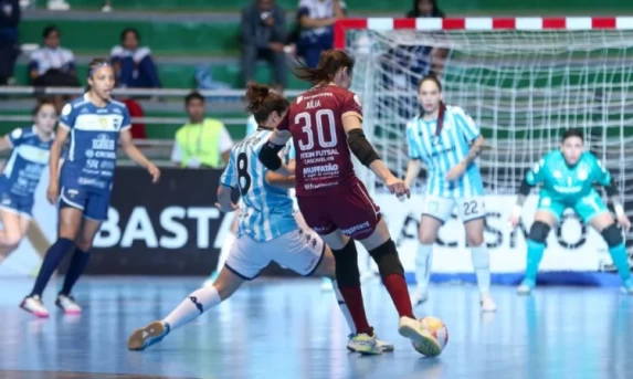 Stein bate o Racing e conquista o bicampeonato da Libertadores de Futsal.