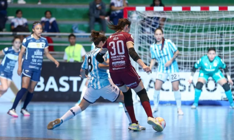 Stein bate o Racing e conquista o bicampeonato da Libertadores de Futsal.