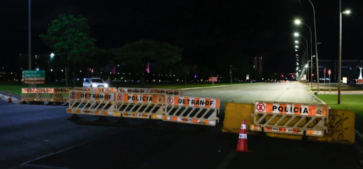 TENSÃO: Brasília amanhece sob tensão entre bolsonaristas e Força Nacional.