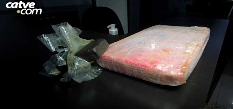 TRÁFICO DE DROGAS: PRF detém trio com cocaína e haxixe na BR 277, em Céu Azul.