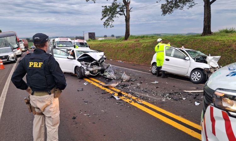 TRAGÉDIA NA BR-277: Colisão Frontal Entre Corsa e Onix Deixa Dois Mortos (Mãe e Filho) e quatro Feridos em Estado Grave