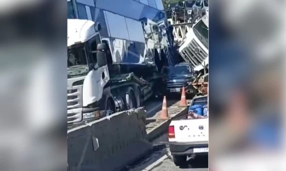 Tragédia na BR-373: colisão entre ônibus e carreta deixa 21 mortos no Paraná