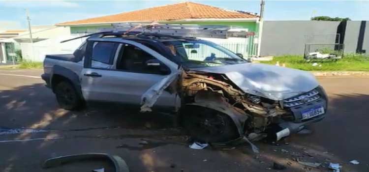 TRÂNSITO: Cascavel registra mais uma colisão seguida de capotamento