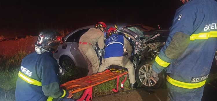 TRÂNSITO: Colisão frontal na BR 369 deixa duas pessoas feridas em Cascavel