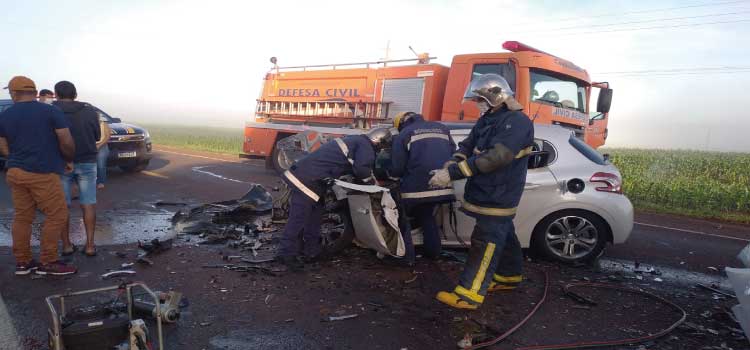 TRÂNSITO: Grave acidente provoca interdição total na rodovia BR 369 no Km 437 em Ubiratã.