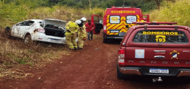 TRÂNSITO: Mulher perde controle de veículo e capota na BR-369, entre Cascavel e Corbélia.