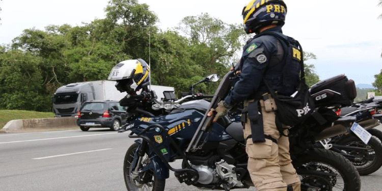 TRÂNSITO: PRF reforça efetivo para feriado prolongado de Tiradentes.