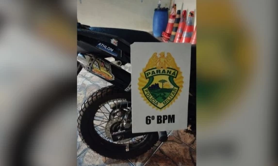 TRÊS BARRAS DO PR: MENOR EM MOTO COM ESCAPAMENTO ADULTERADO É ABORDADO PELA PM NO CENTRO