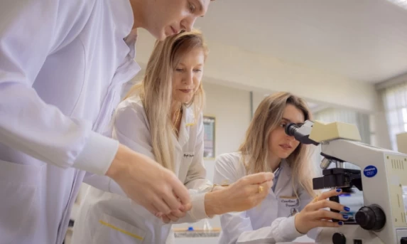UEM e Unioeste têm nota máxima e Paraná confirma 3° melhor ensino superior do Brasil