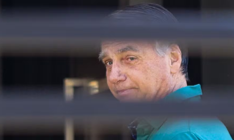 Urgência Médica: Após Novo Exame, Defesa de Bolsonaro Volta a Solicitar Cirurgia para Tratamento de Obstrução Intestinal