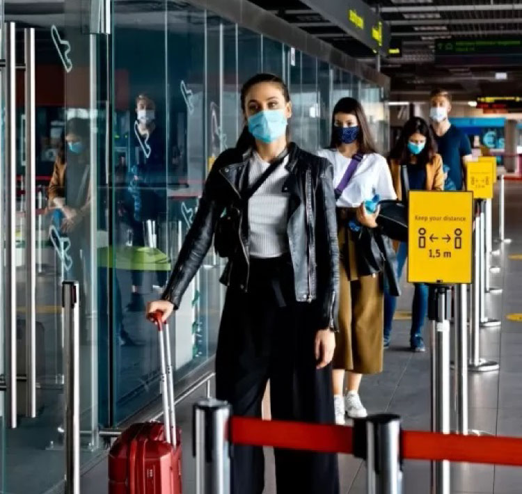 Uso de máscara volta a ser exigido em aeroportos e aviões a partir de hoje.