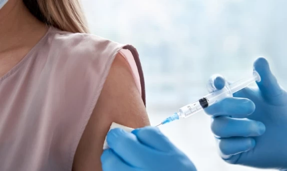 Vacina da gripe ficará disponível o ano todo para crianças, idosos e gestantes