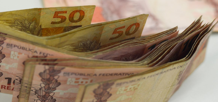 VALORES A RECEBER: Nascidos a partir de 1984 podem sacar hoje valor esquecido em bancos.