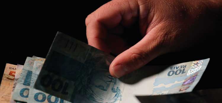 VALORES A RECEBER: Nascidos de 1968 a 1983 podem agendar saque de valores esquecidos